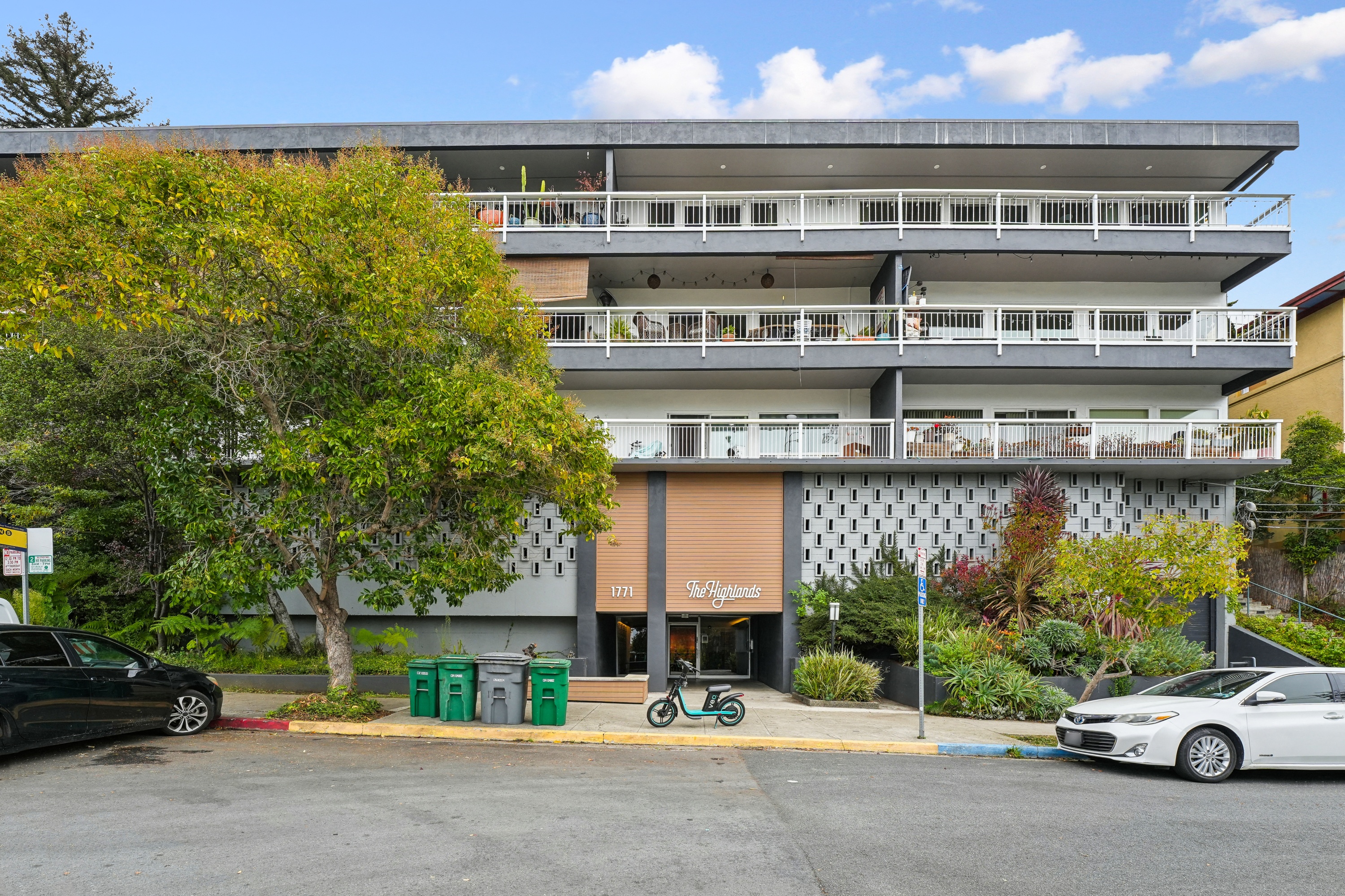 1771 Highland photo 5